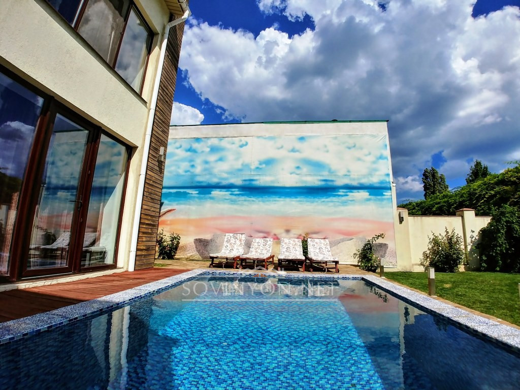 Дом с бассейном Совиньон 1